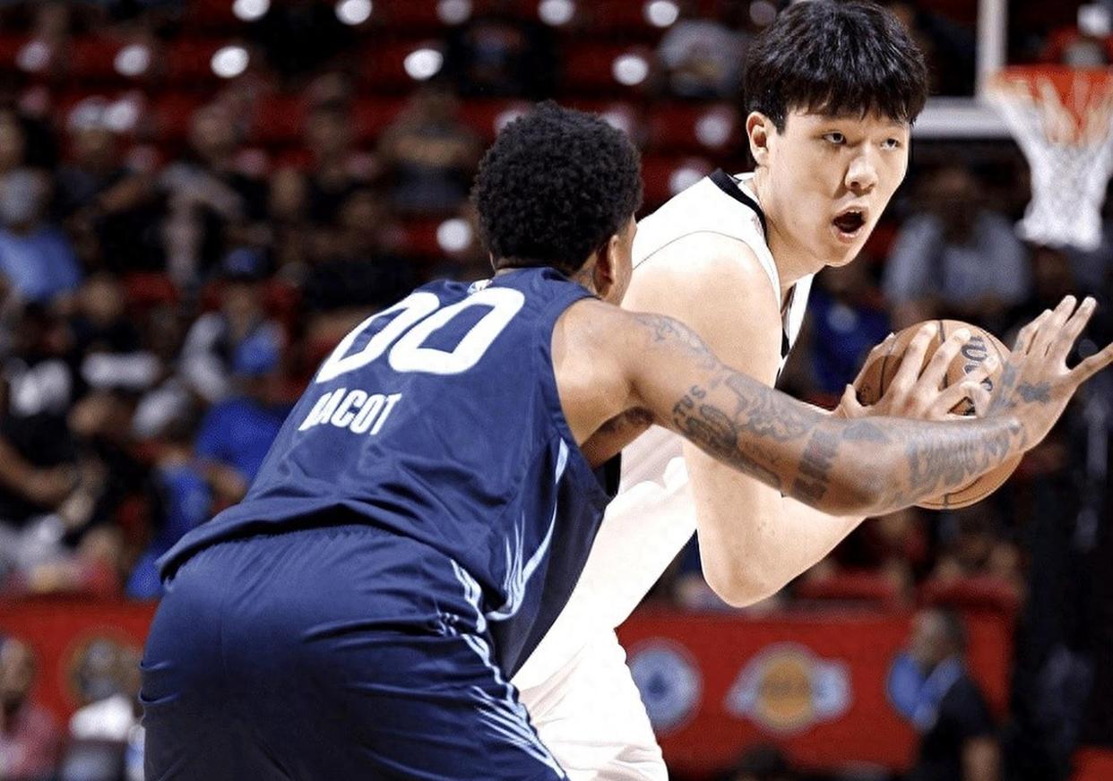 广东宏远训练开放日,转会期临场应变引欢呼,NBA季后赛在即,身体对抗强度拉满的简单介绍 广东宏远训练开放日,转会期临场应变引欢呼,NBA季后赛在即,身体对抗强度拉满的简单介绍