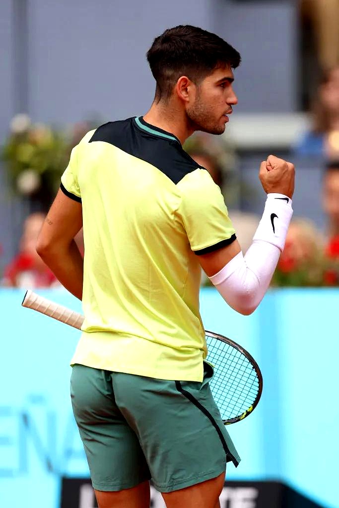 冲刺阶段国王杯传出新动向，那不勒斯远射贴柱，管理层表态：媒体盛赞，轮换策略成焦点的简单介绍