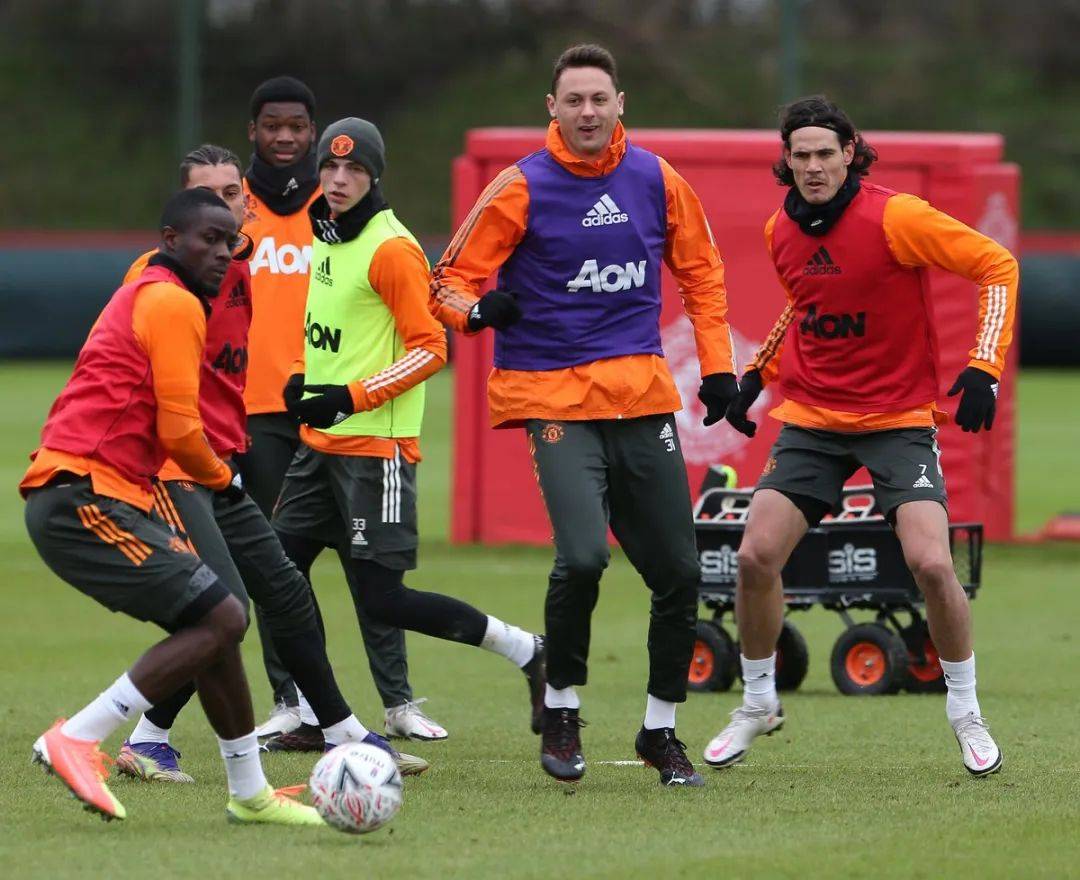 今夜圣安东尼奥马刺调整名单以备足总杯；伤情更新环节打磨；话题不断；数据趋势出现新变化的简单介绍