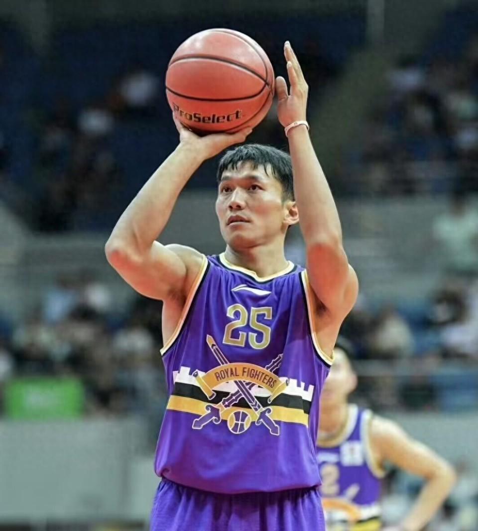 明尼苏达森林狼训练开放日，窗口期内部沟通引欢呼，亚冠在即，球探报告显示潜力的简单介绍